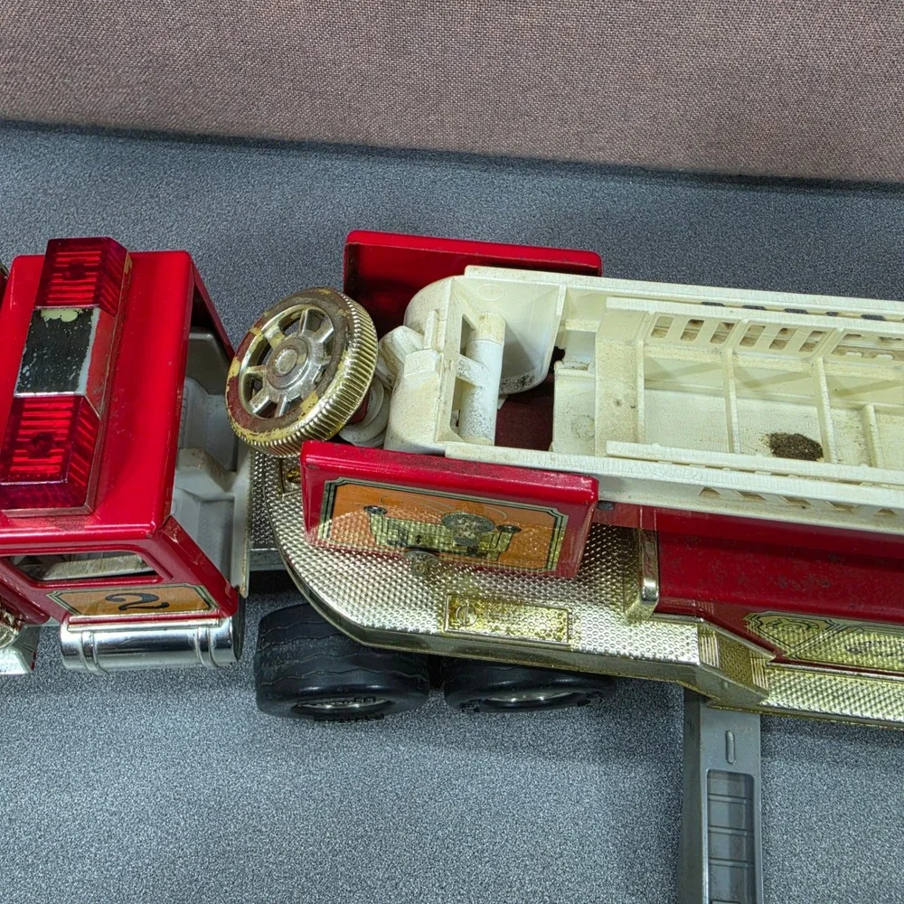 Vintage Tonka Hook and Ladder‎ Fire Truck #2 Plastic/Steel W/Siren Made In USA